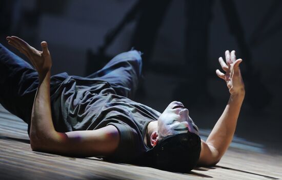 Музыкальный мультимедийный спектакль "Черт, солдат и скрипка"