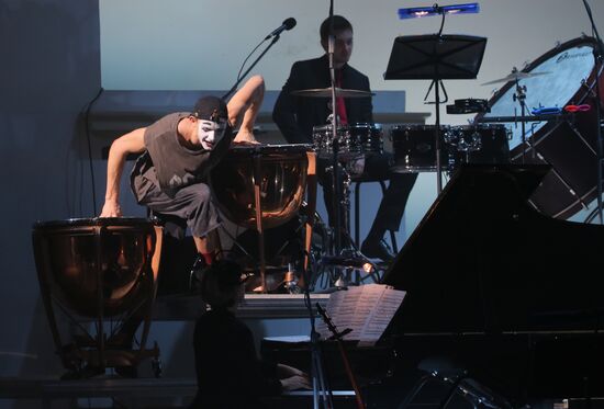 Музыкальный мультимедийный спектакль "Черт, солдат и скрипка"