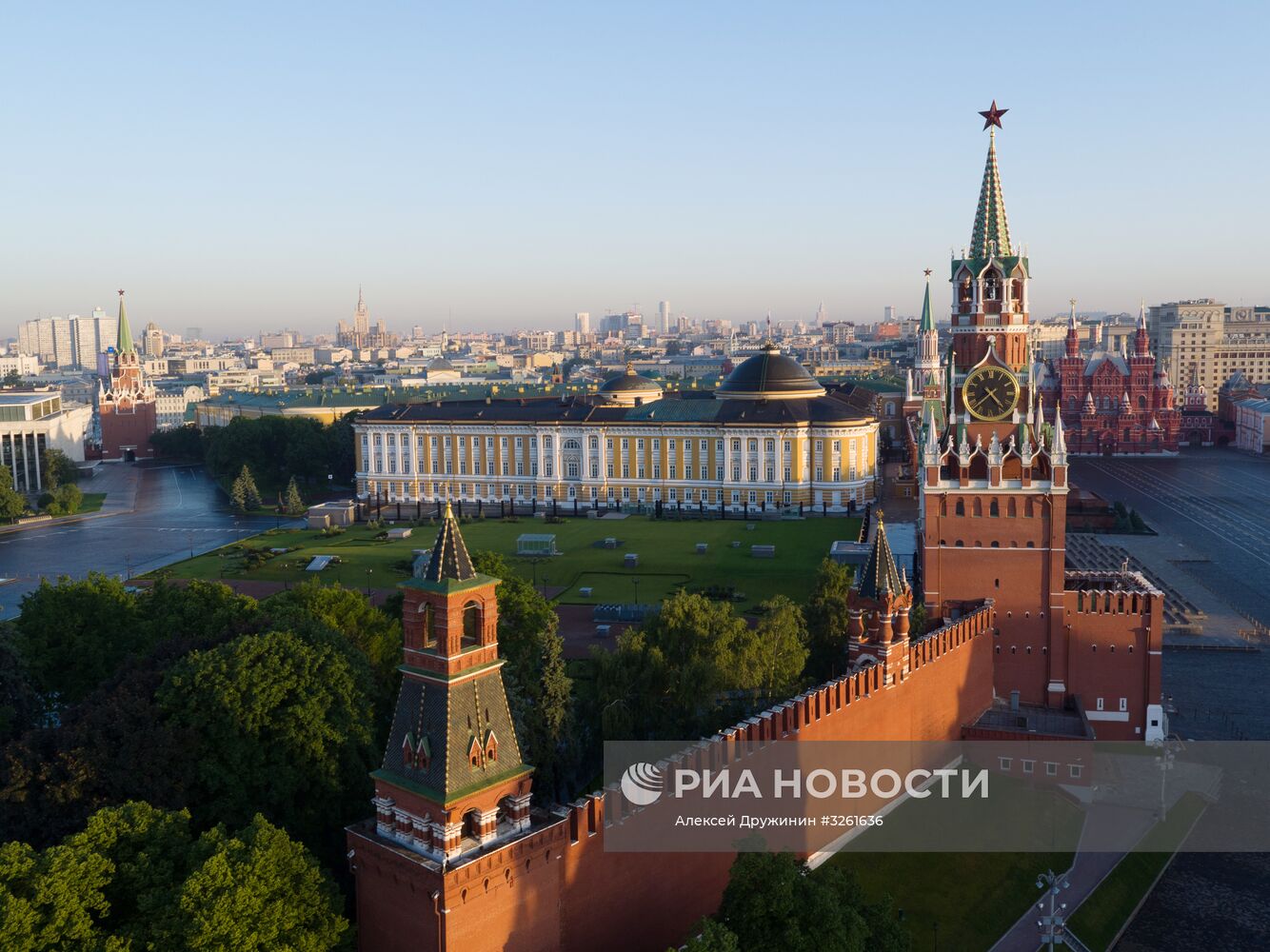 Кремль администрация президента РФ. Московское правительство в Кремле. Москва правительство Кремль. Московский Кремль аэрофото.