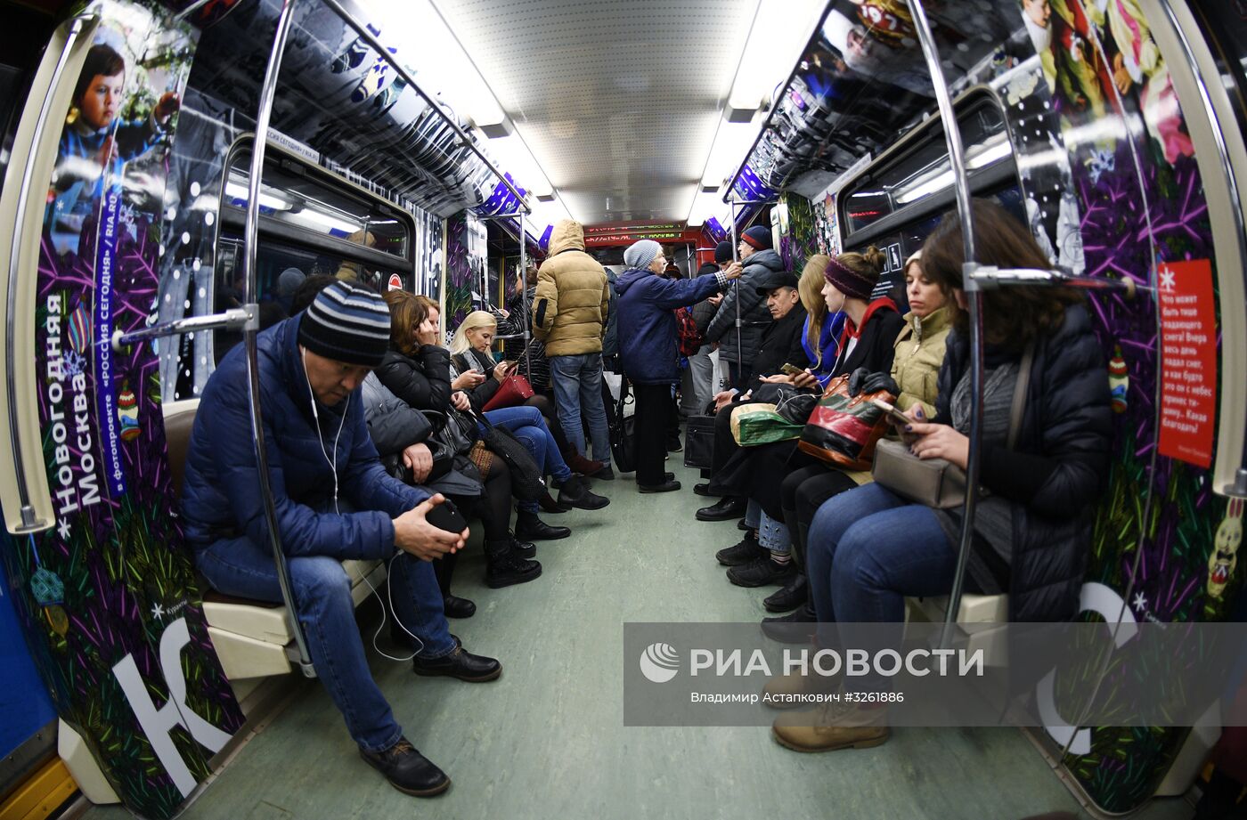 Запуск поезда метро "Путешествие в Рождество"