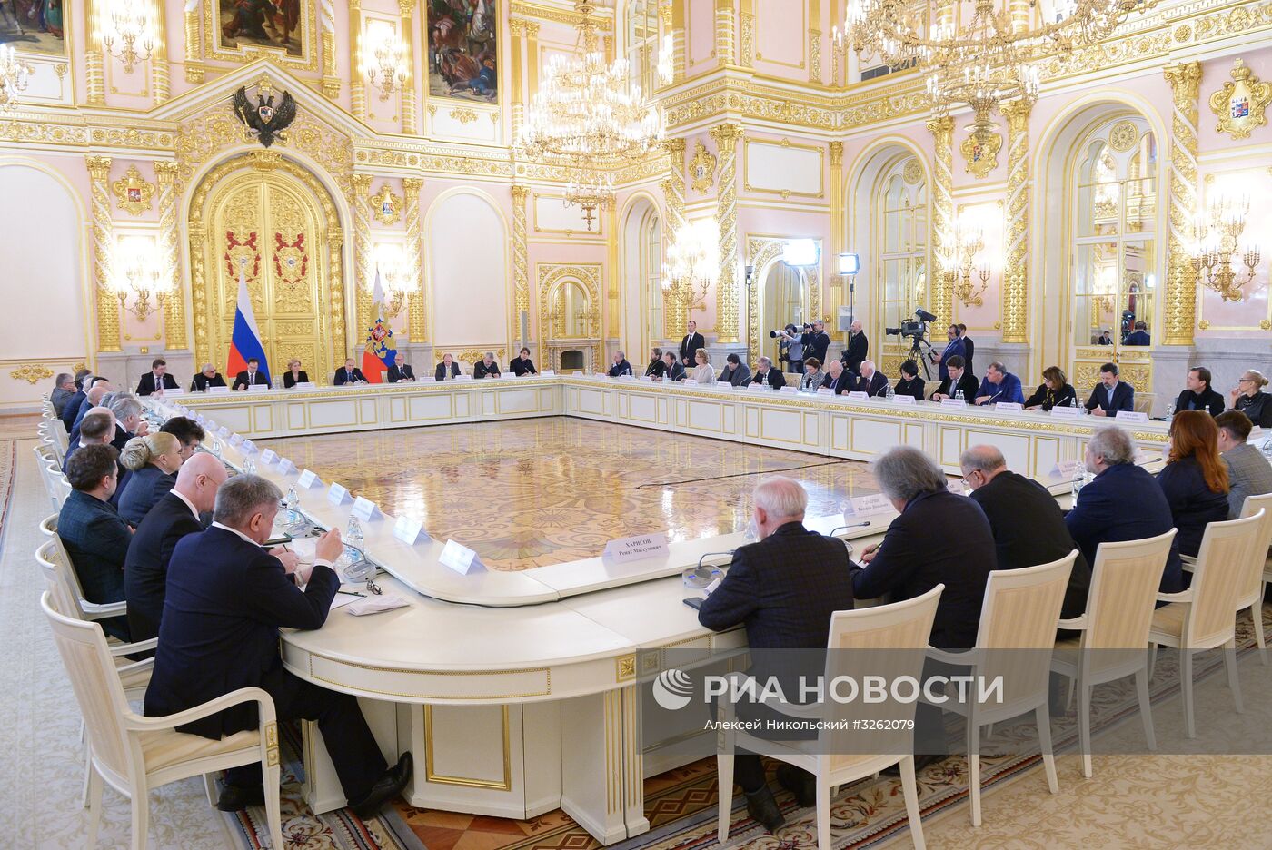 Президент РФ В. Путин провел заседание Совета по культуре и искусству