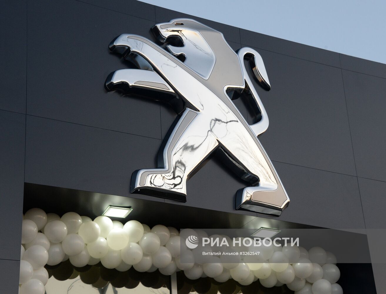 Открытие дилерского центра концерна "Peugeot" во Владивостоке