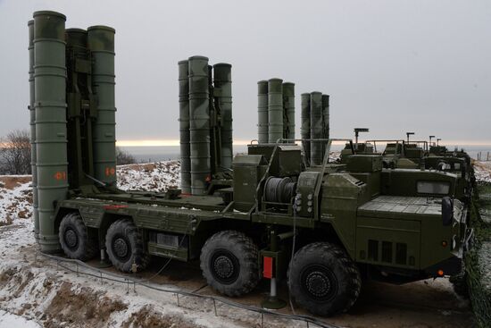 Дивизион ЗРК С-400 заступил на боевое дежурство в районе Владивостока