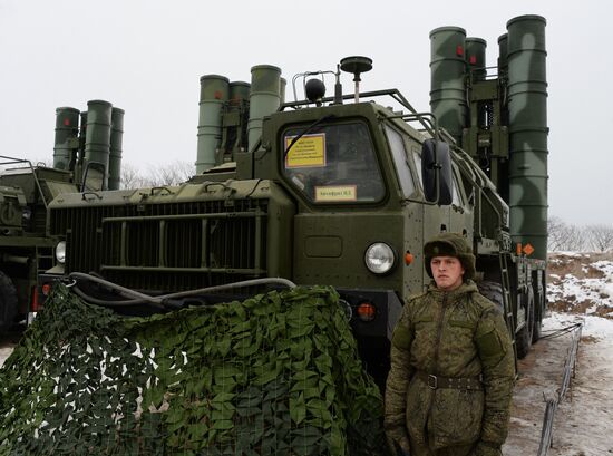 Дивизион ЗРК С-400 заступил на боевое дежурство в районе Владивостока