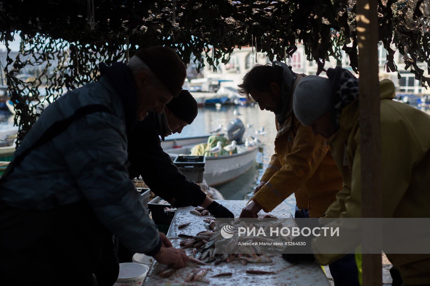 Прибрежный лов рыбы в Севастополе