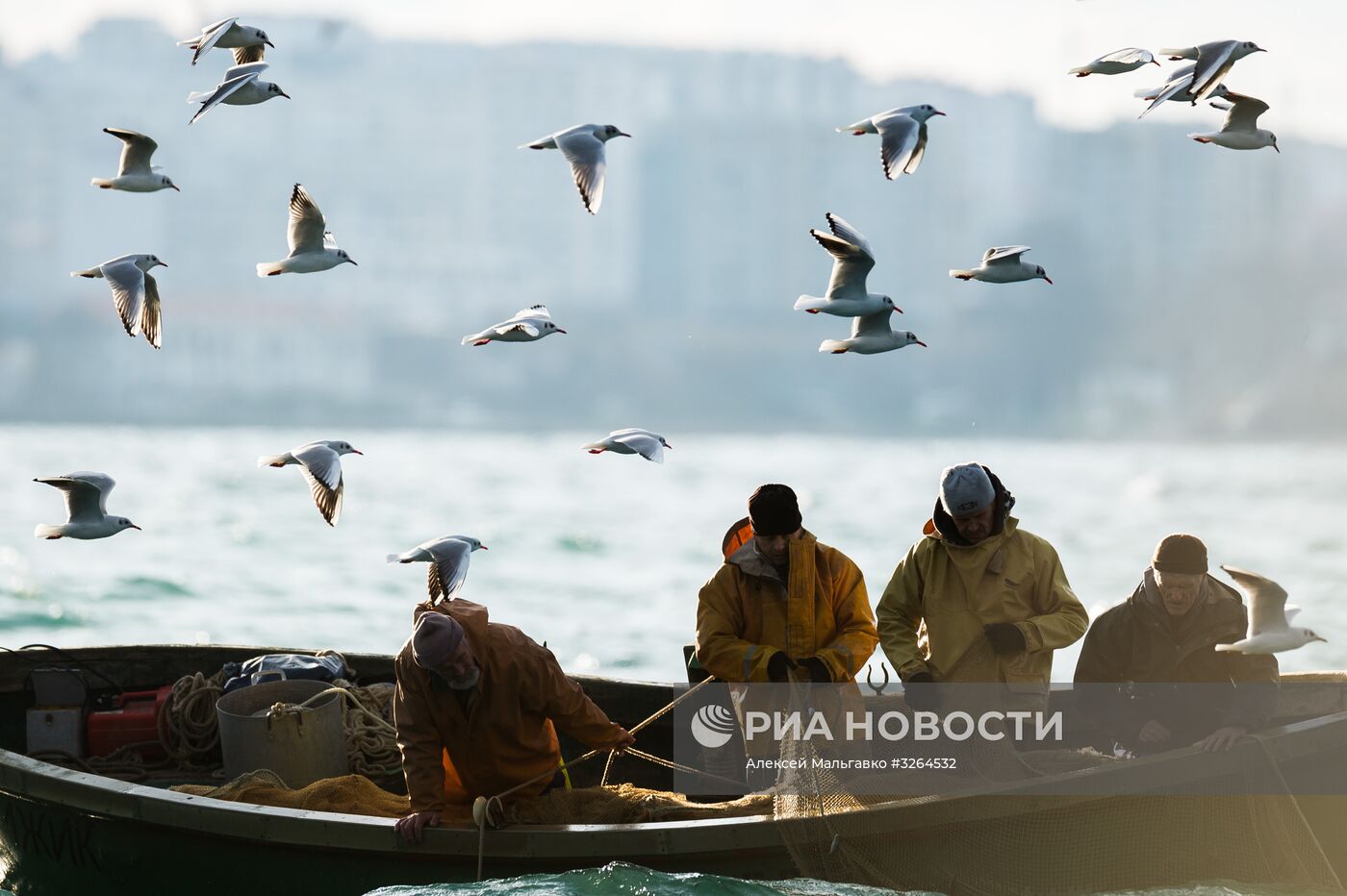 Прибрежный лов рыбы в Севастополе