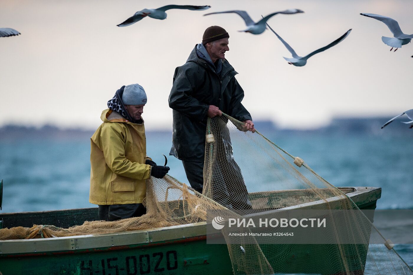 Прибрежный лов рыбы в Севастополе