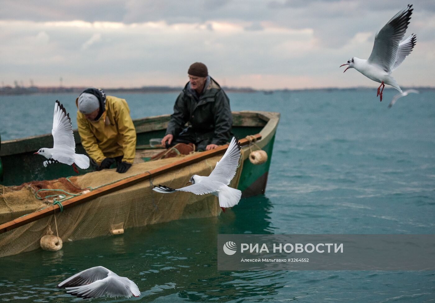 Прибрежный лов рыбы в Севастополе