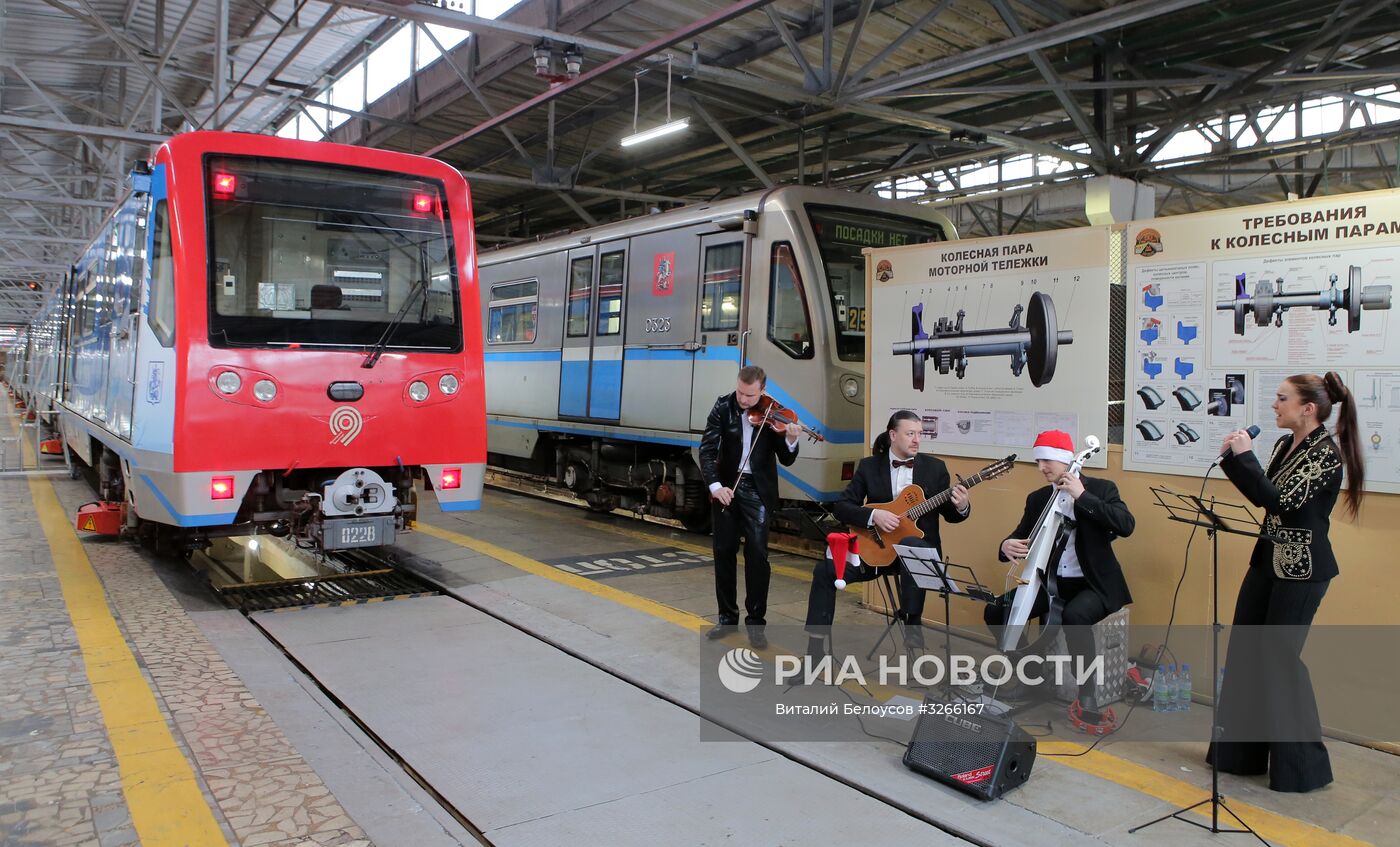 Запуск тематического поезда, посвященного Новому 2018 году