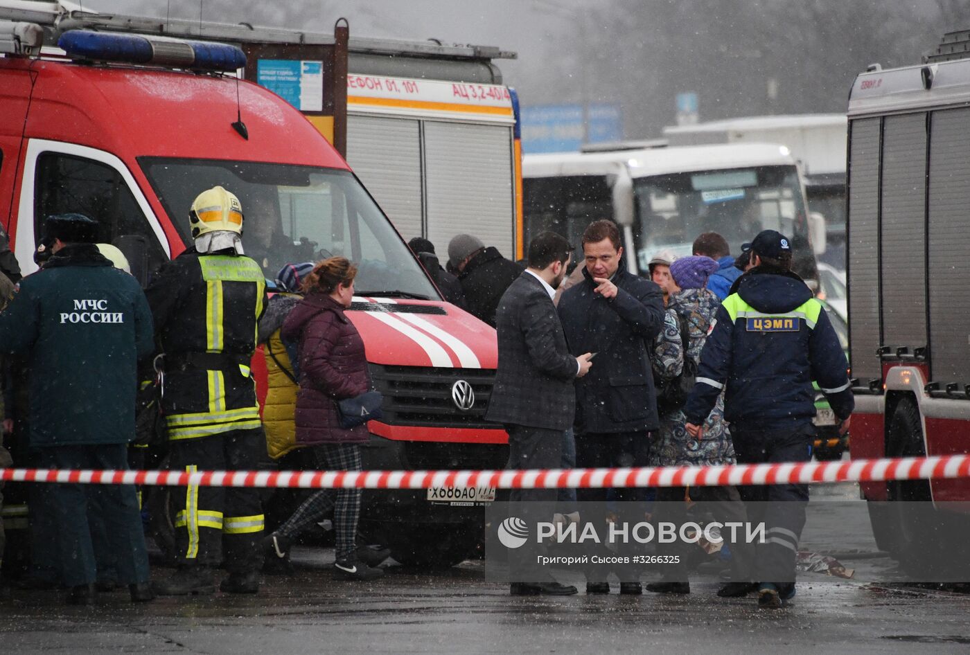 На западе Москвы автобус въехал в подземный переход