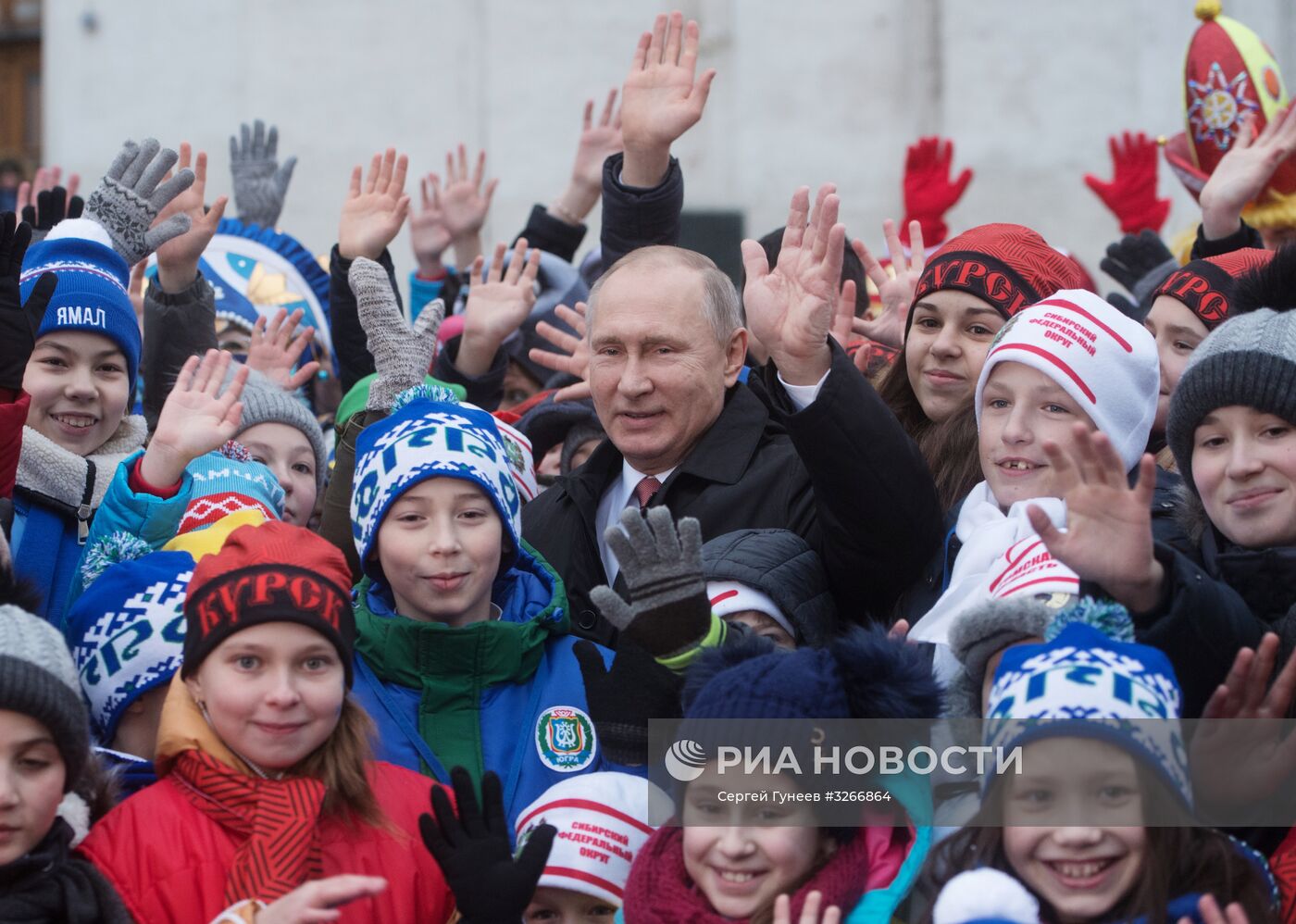 Президент РФ В. Путин встретился с гостями Кремлевской елки