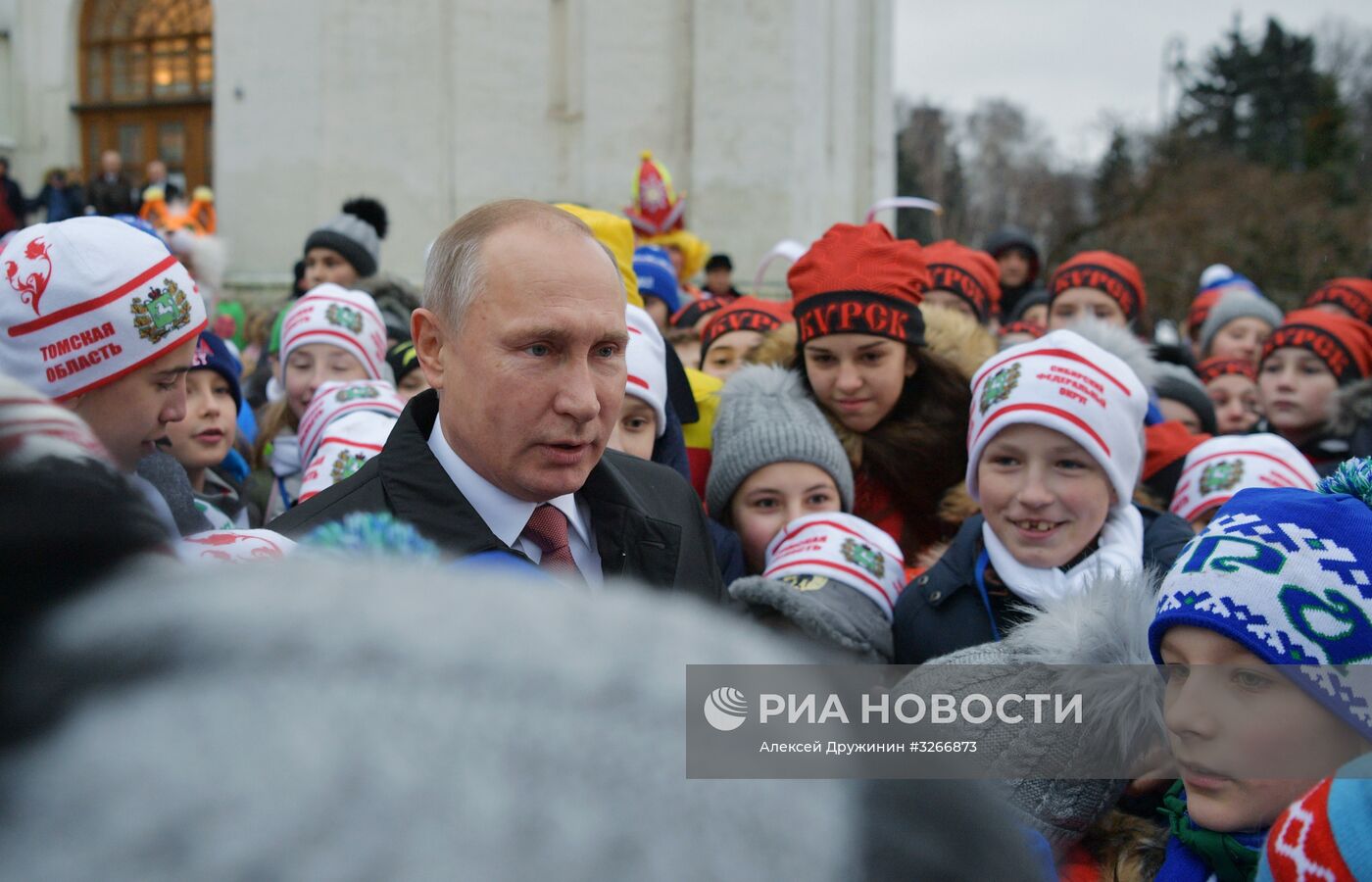 Президент РФ В. Путин встретился с гостями Кремлевской елки