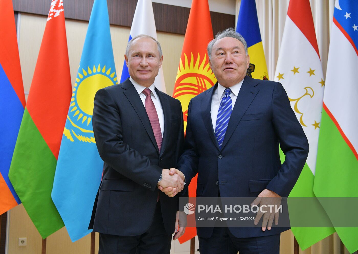 Президент РФ В. Путин принял участие в неформальной встрече глав государств СНГ