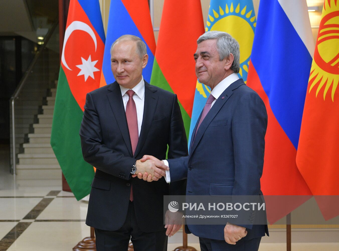 Президент РФ В. Путин принял участие в неформальной встрече глав государств СНГ