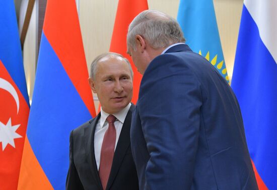 Президент РФ В. Путин принял участие в неформальной встрече глав государств СНГ