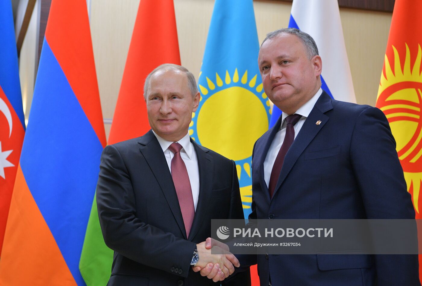 Президент РФ В. Путин принял участие в неформальной встрече глав государств СНГ