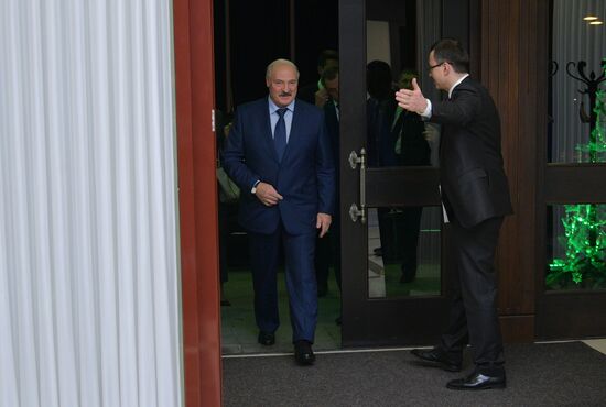 Президент РФ В. Путин принял участие в неформальной встрече глав государств СНГ