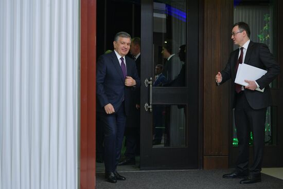 Президент РФ В. Путин принял участие в неформальной встрече глав государств СНГ