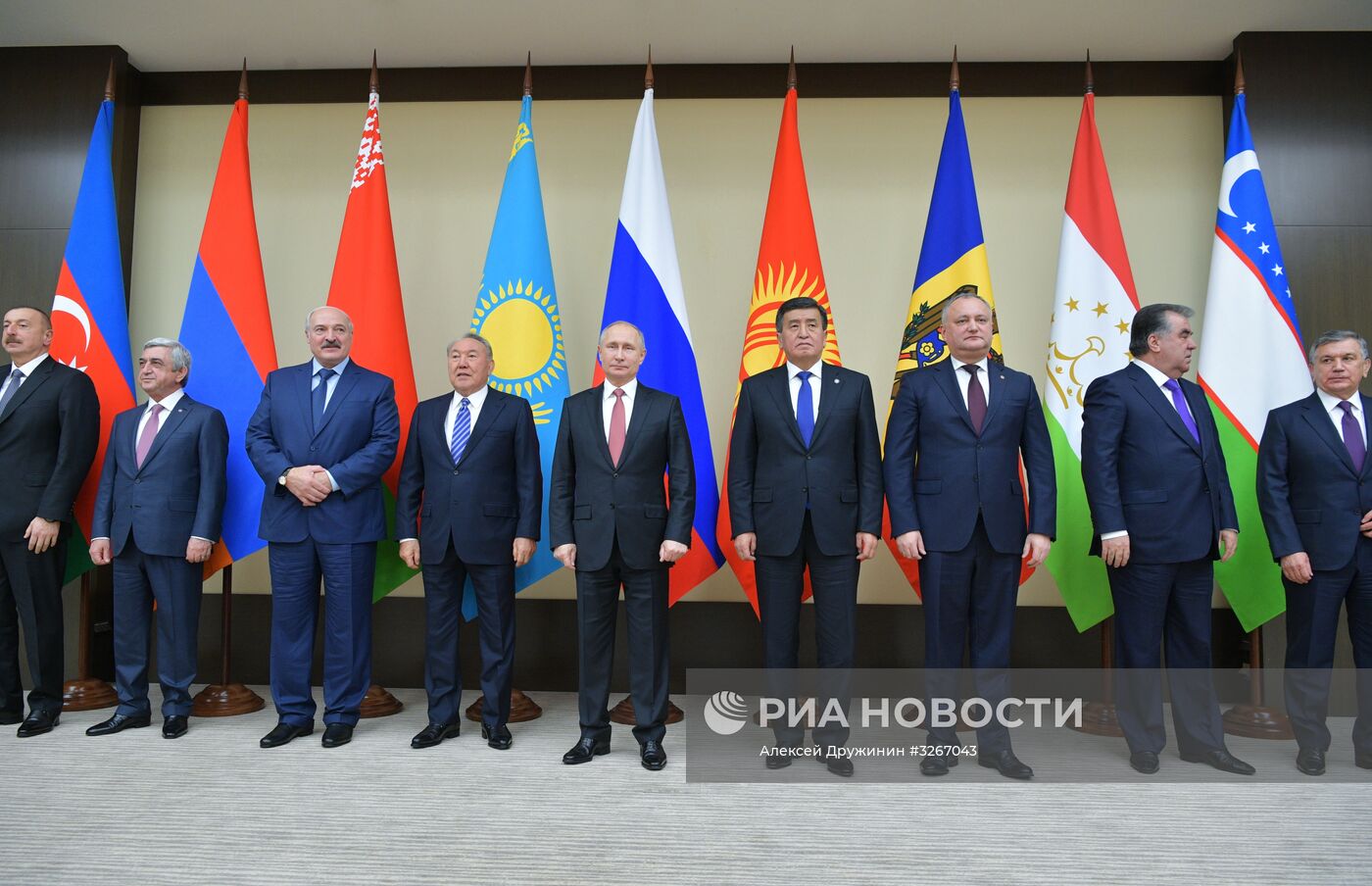 Президент РФ В. Путин принял участие в неформальной встрече глав государств СНГ