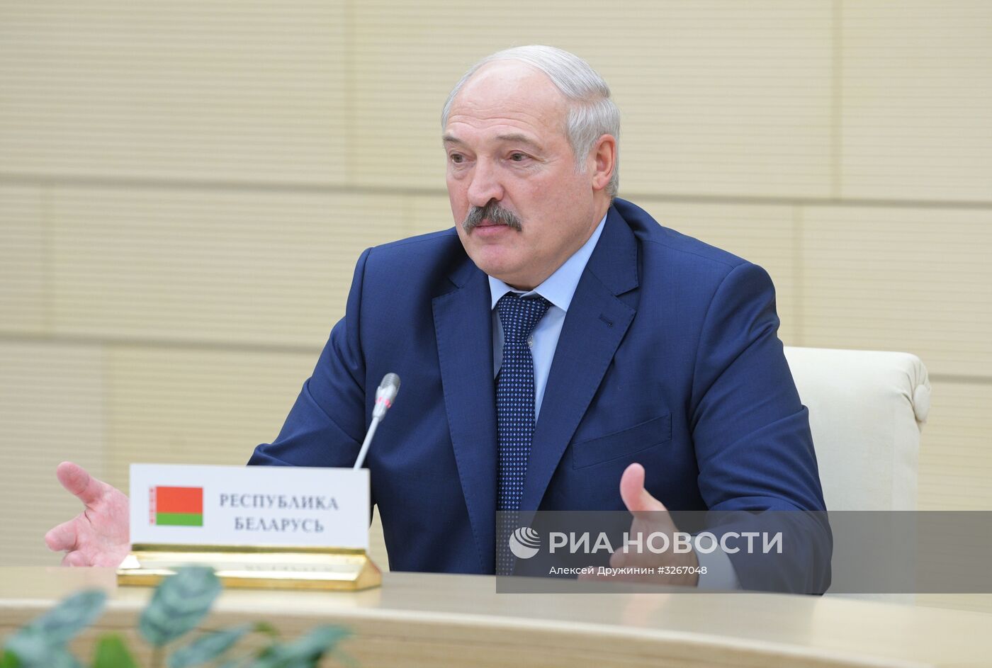 Президент РФ В. Путин принял участие в неформальной встрече глав государств СНГ