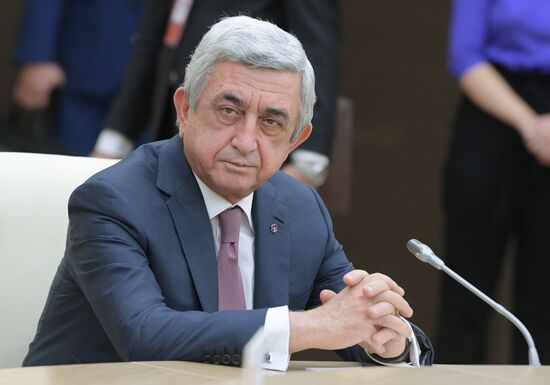 Президент РФ В. Путин принял участие в неформальной встрече глав государств СНГ