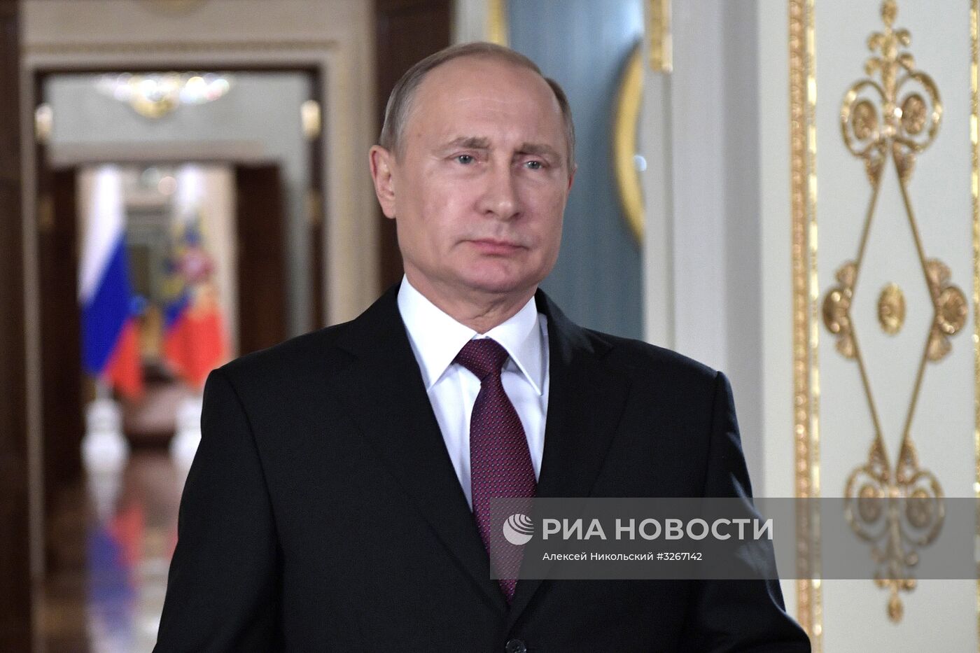 Президент РФ В. Путин поздравил сотрудников и ветеранов МЧС с Днём спасателя