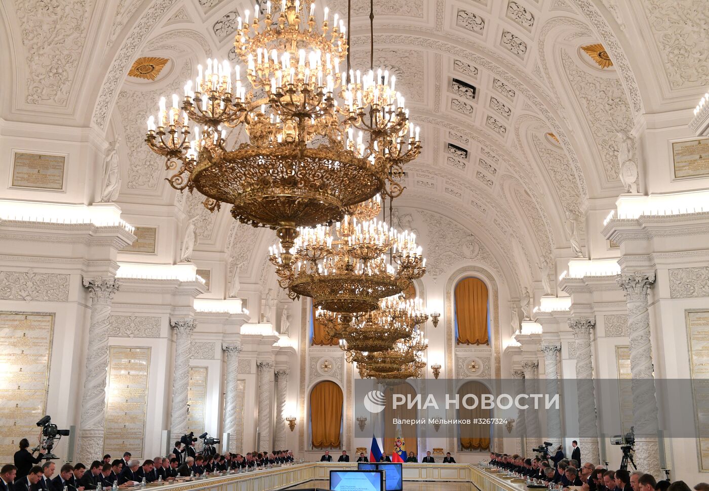 Президент РФ В. Путин провел заседание Госсовета по вопросам инвестиционной привлекательности регионов