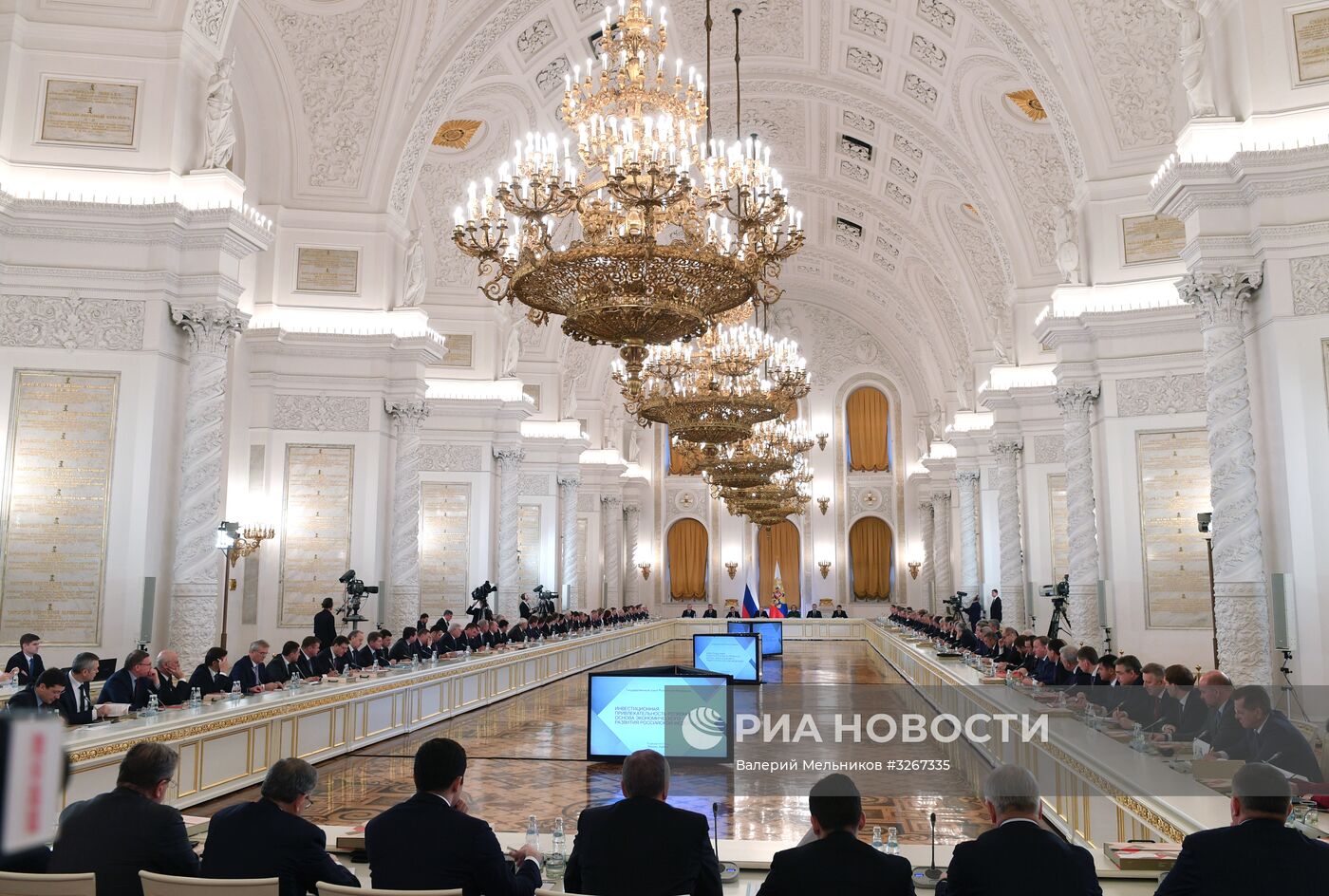 Президент РФ В. Путин провел заседание Госсовета по вопросам инвестиционной привлекательности регионов