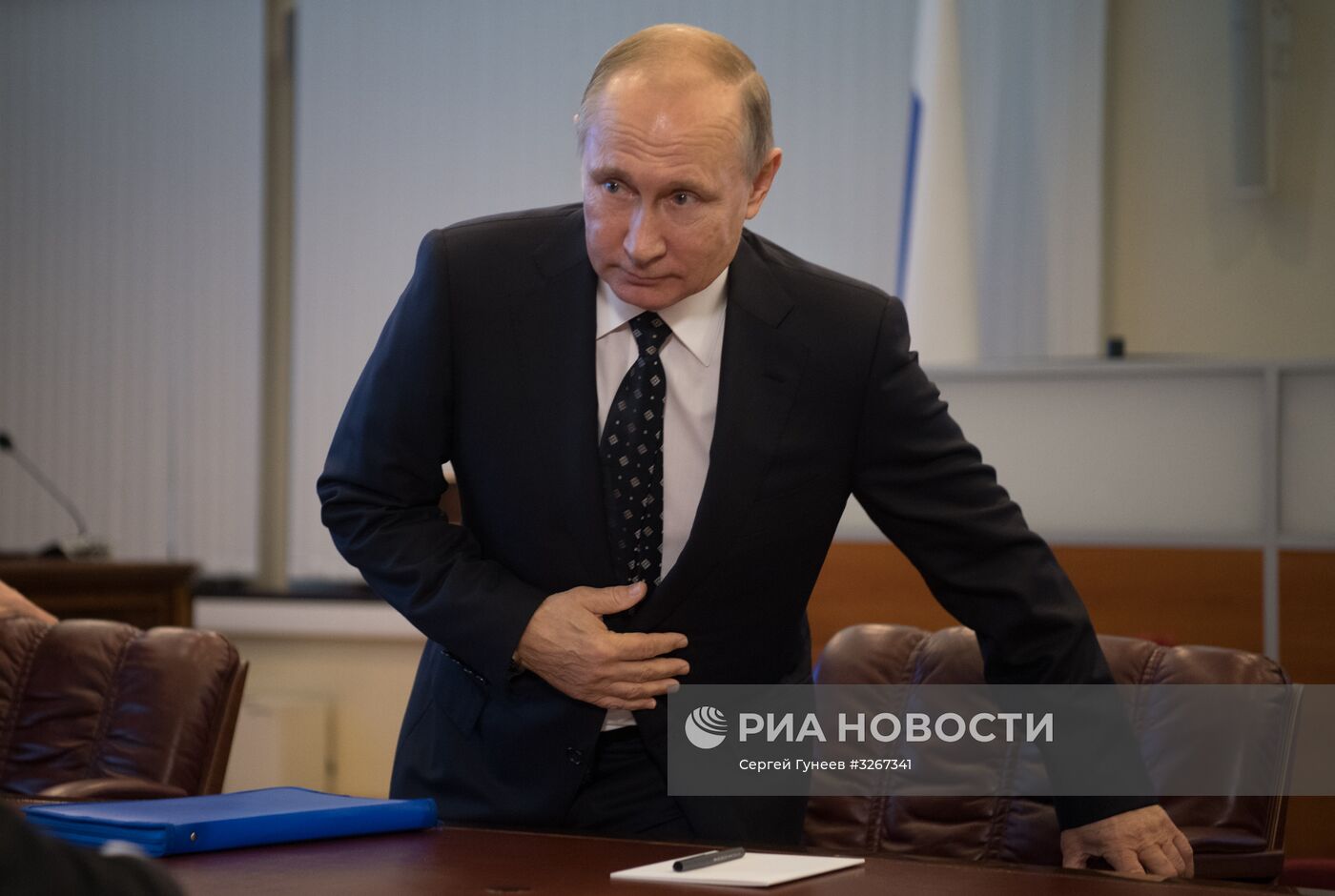 Президент РФ В. Путин подал в ЦИК документы для выдвижения кандидатом на выборах президента в 2018 году