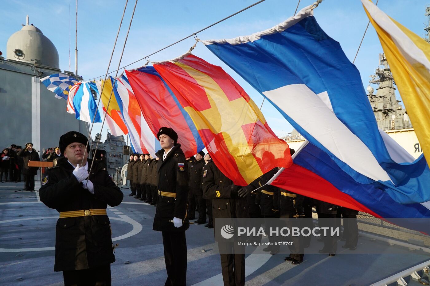Подъем флага на сторожевом корабле "Адмирал Макаров" в Калининграде