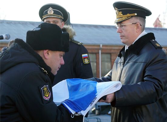 Подъем флага на сторожевом корабле "Адмирал Макаров" в Калининграде