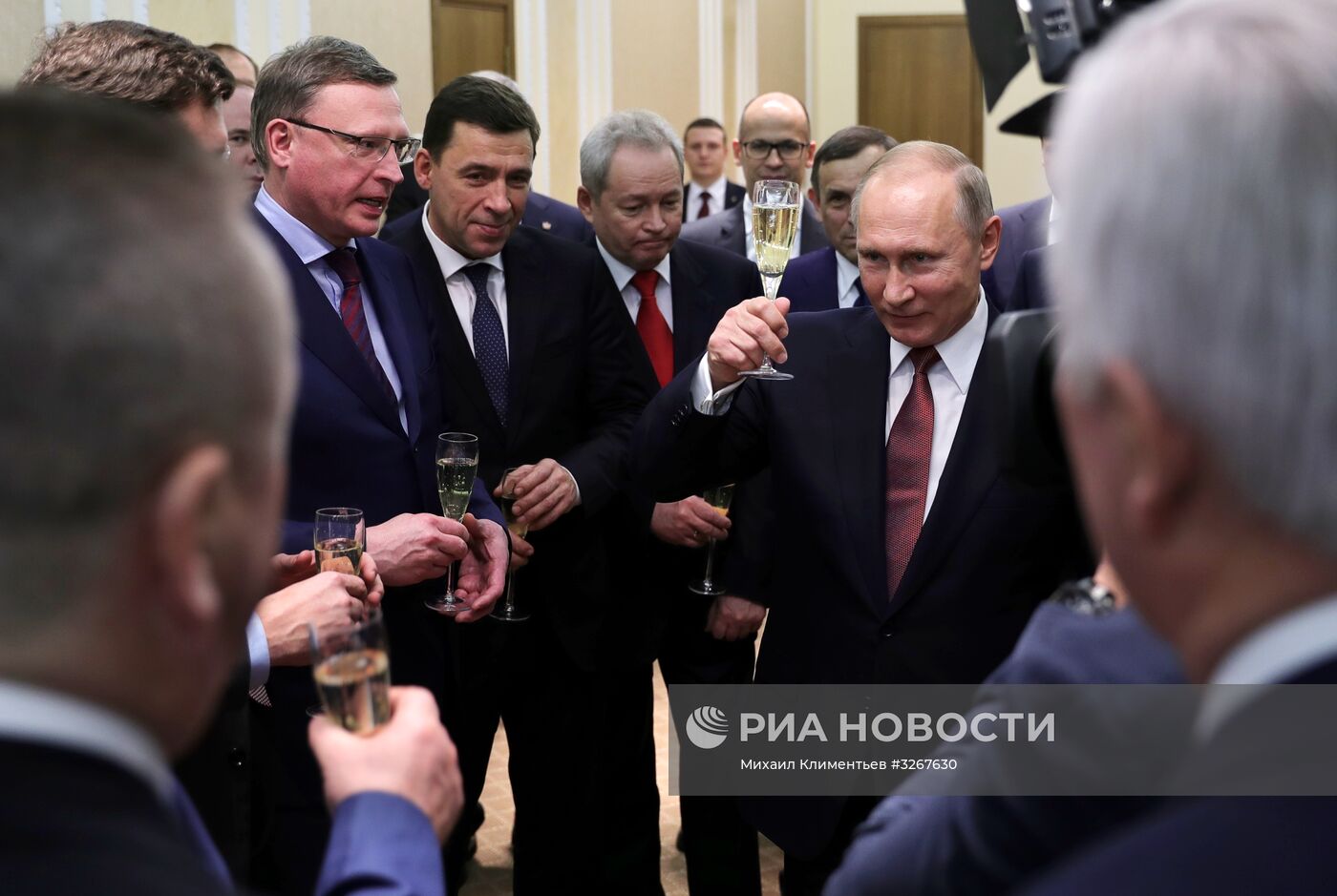 Президент РФ В. Путин встретился с новыми губернаторами и их предшественниками