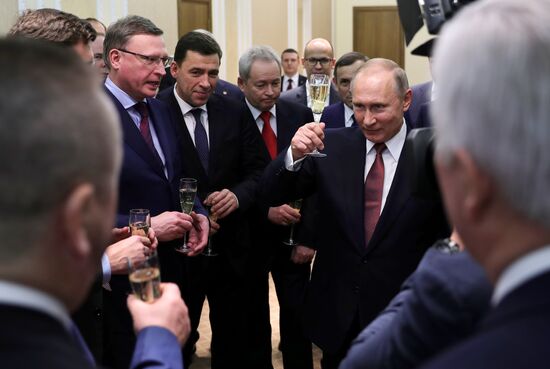 Президент РФ В. Путин встретился с новыми губернаторами и их предшественниками
