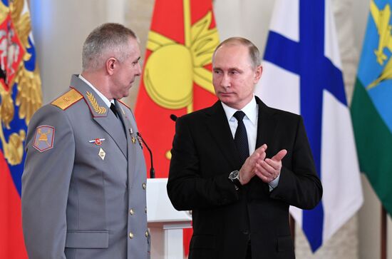 Президент РФ В. Путин встретился с военнослужащими, участвовавшими в операции в Сирии