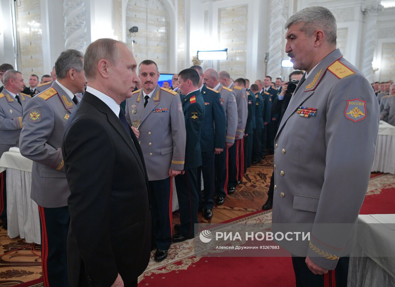 Президент РФ В. Путин встретился с военнослужащими, участвовавшими в операции в Сирии