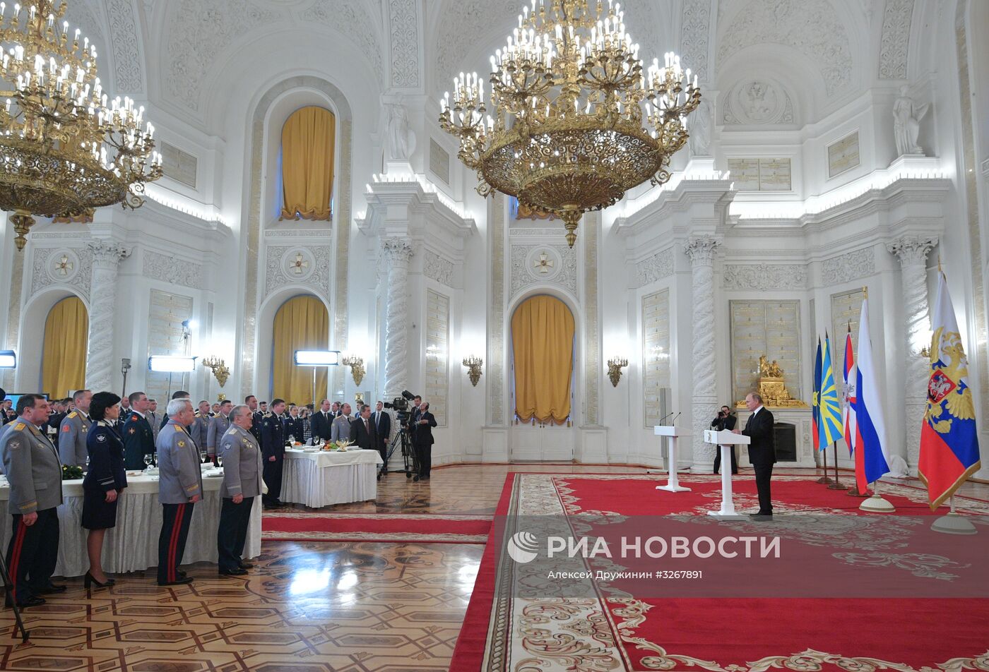 Президент РФ В. Путин встретился с военнослужащими, участвовавшими в операции в Сирии