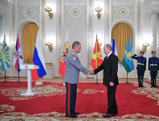 Президент РФ В. Путин встретился с военнослужащими, участвовавшими в операции в Сирии