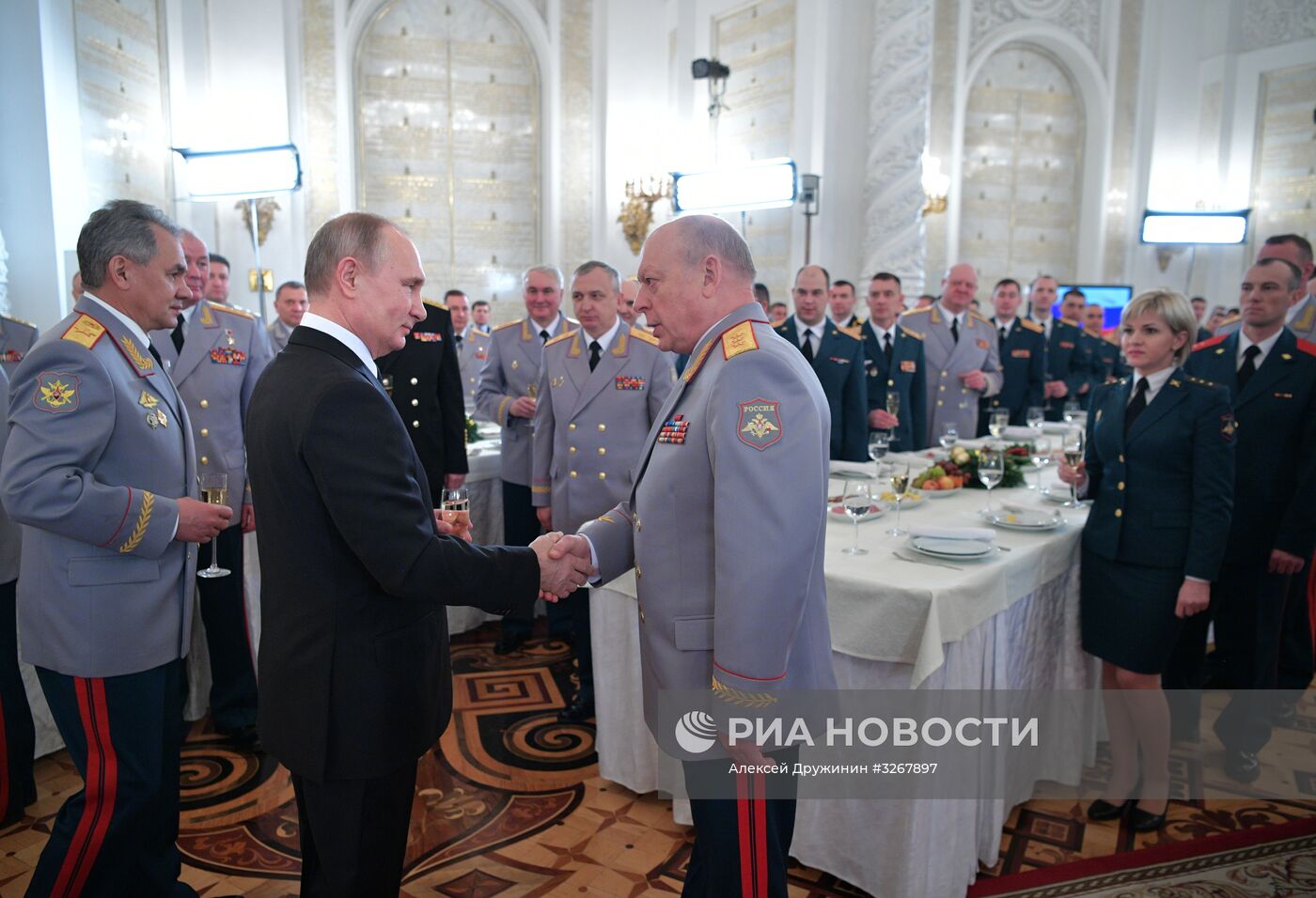 Президент РФ В. Путин встретился с военнослужащими, участвовавшими в операции в Сирии