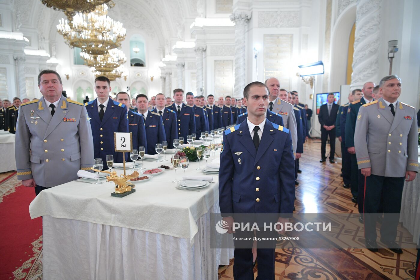 Президент РФ В. Путин встретился с военнослужащими, участвовавшими в операции в Сирии