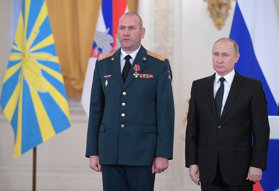 Президент РФ В. Путин встретился с военнослужащими, участвовавшими в операции в Сирии