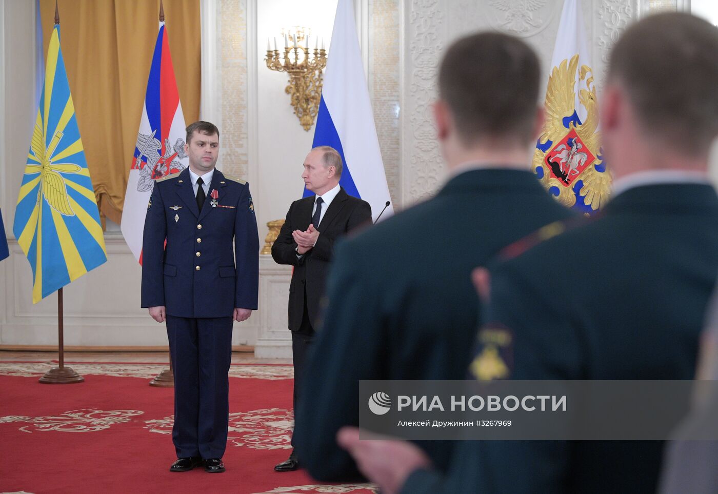 Президент РФ В. Путин встретился с военнослужащими, участвовавшими в операции в Сирии