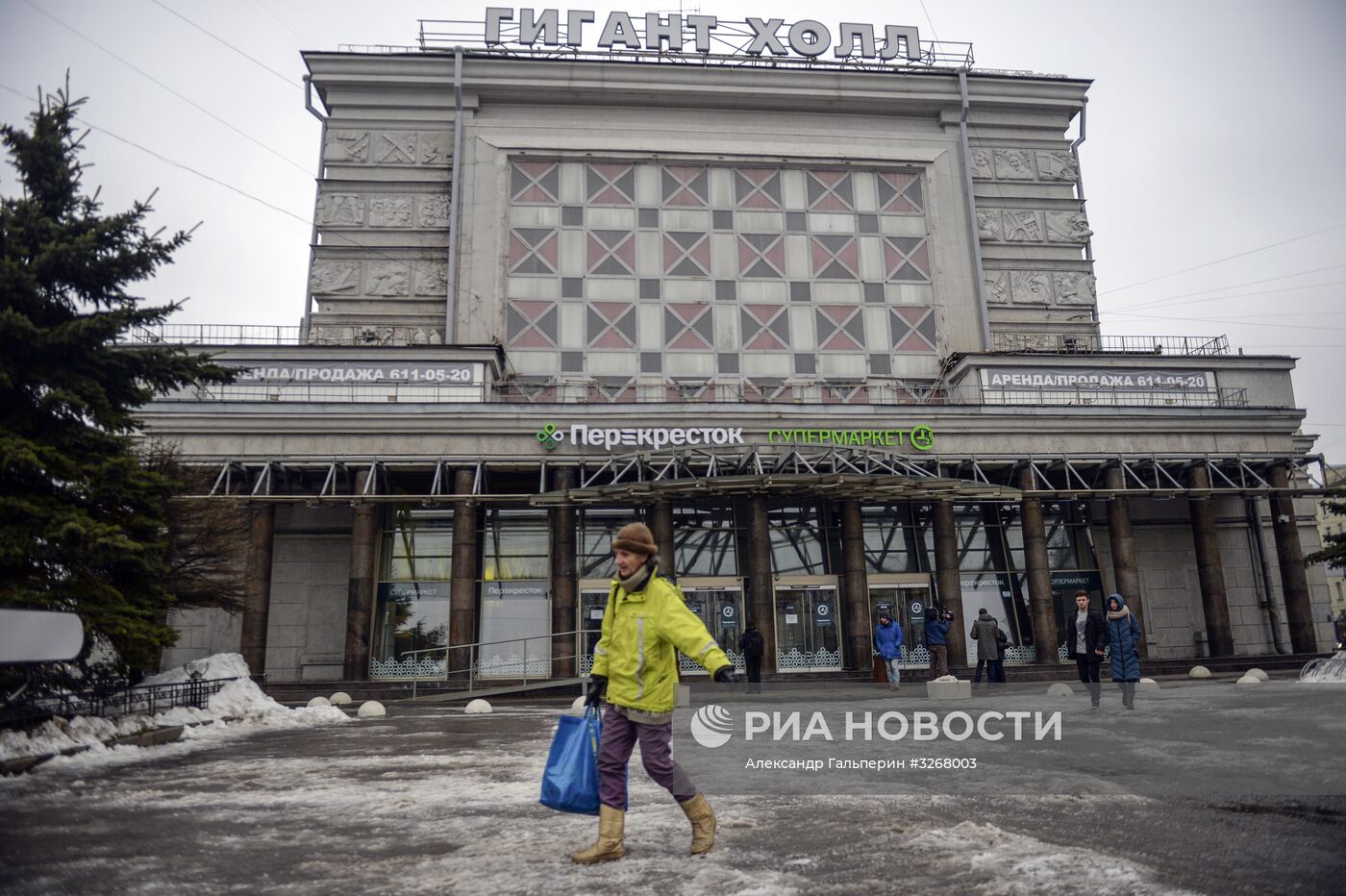 Последствия взрыва в магазине "Перекресток" в Санкт-Петербурге