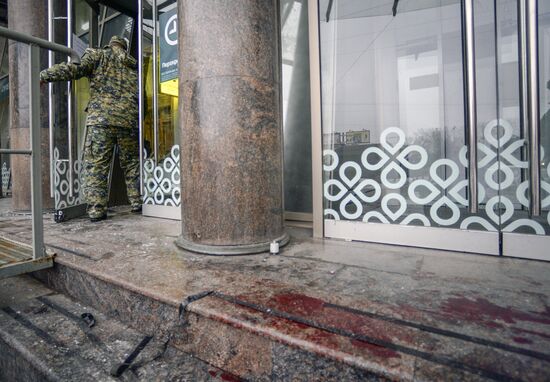 Последствия взрыва в магазине "Перекресток" в Санкт-Петербурге