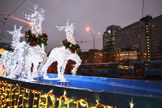 Новогодний трамвай на улицах Москвы
