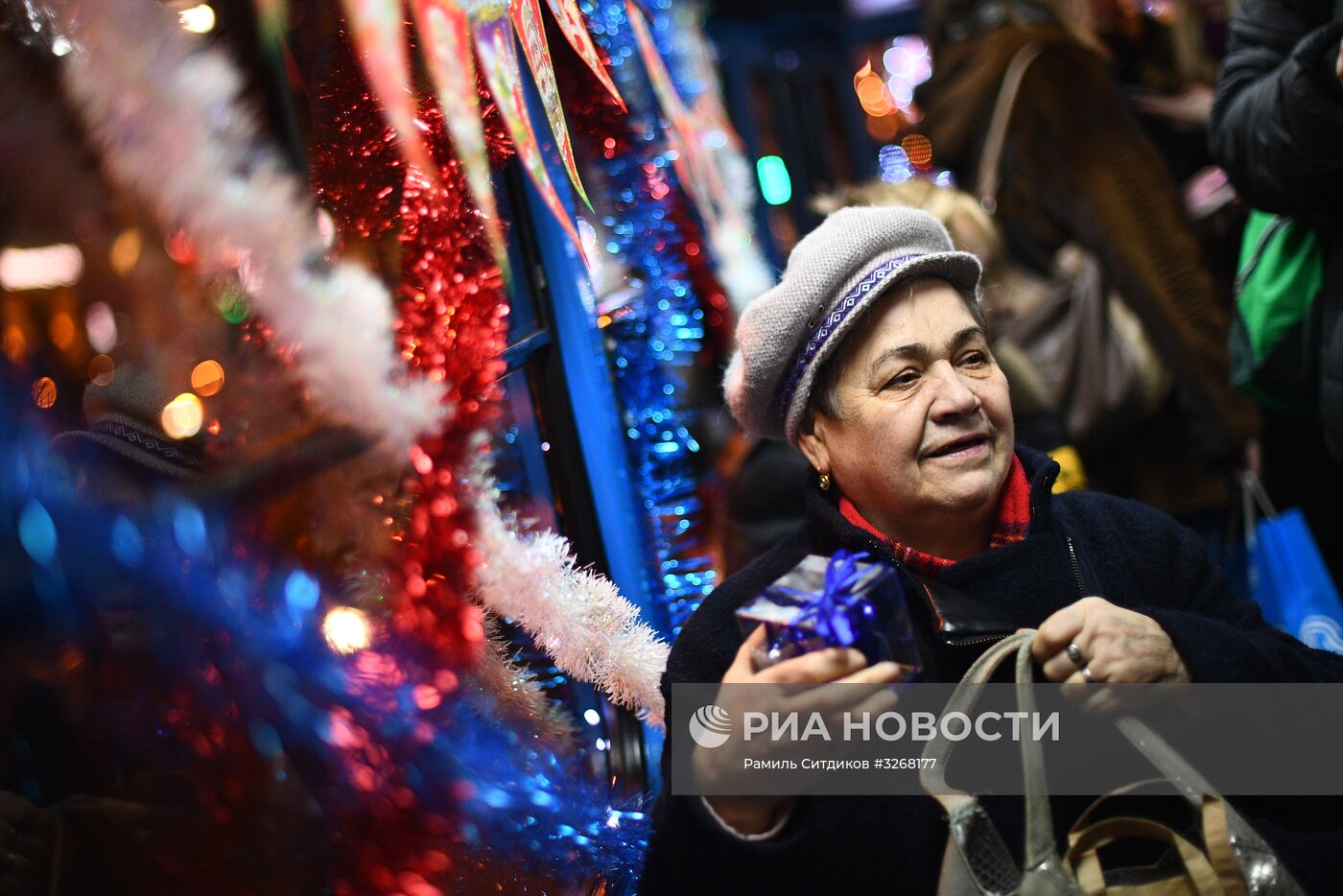 Новогодний трамвай на улицах Москвы