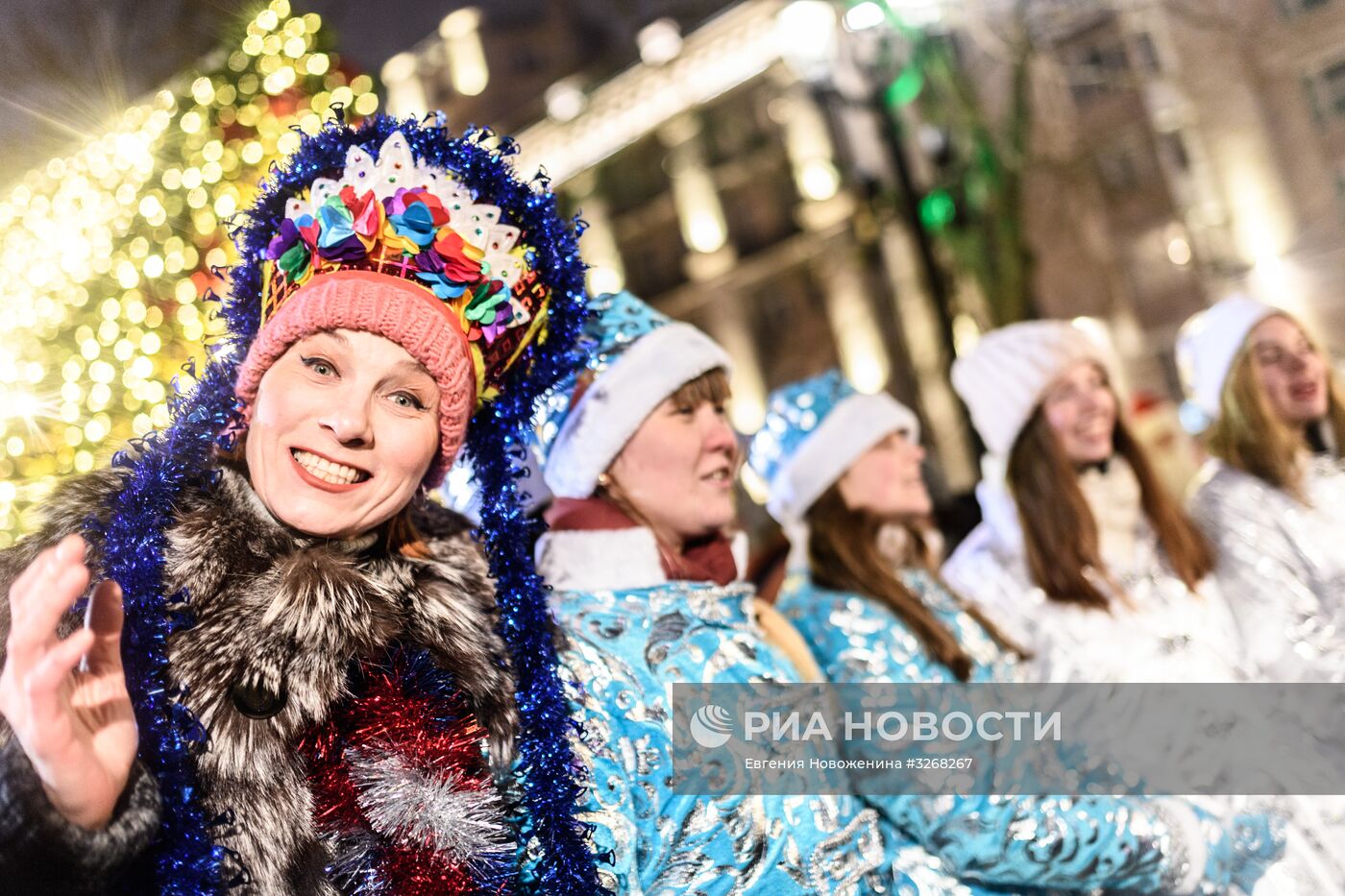 Парад Снегурочек