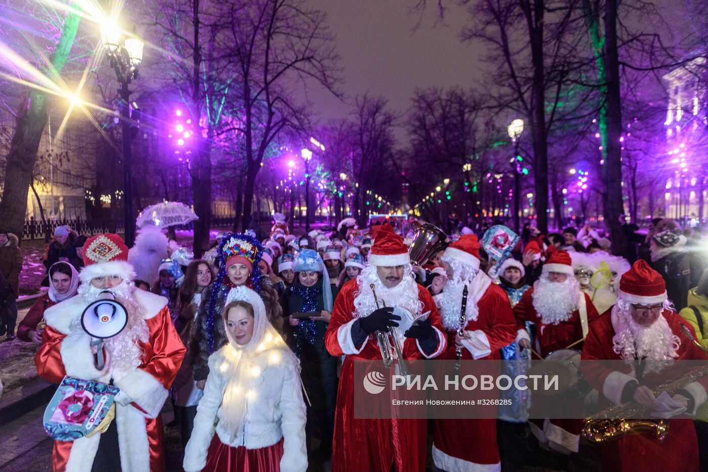 Парад Снегурочек