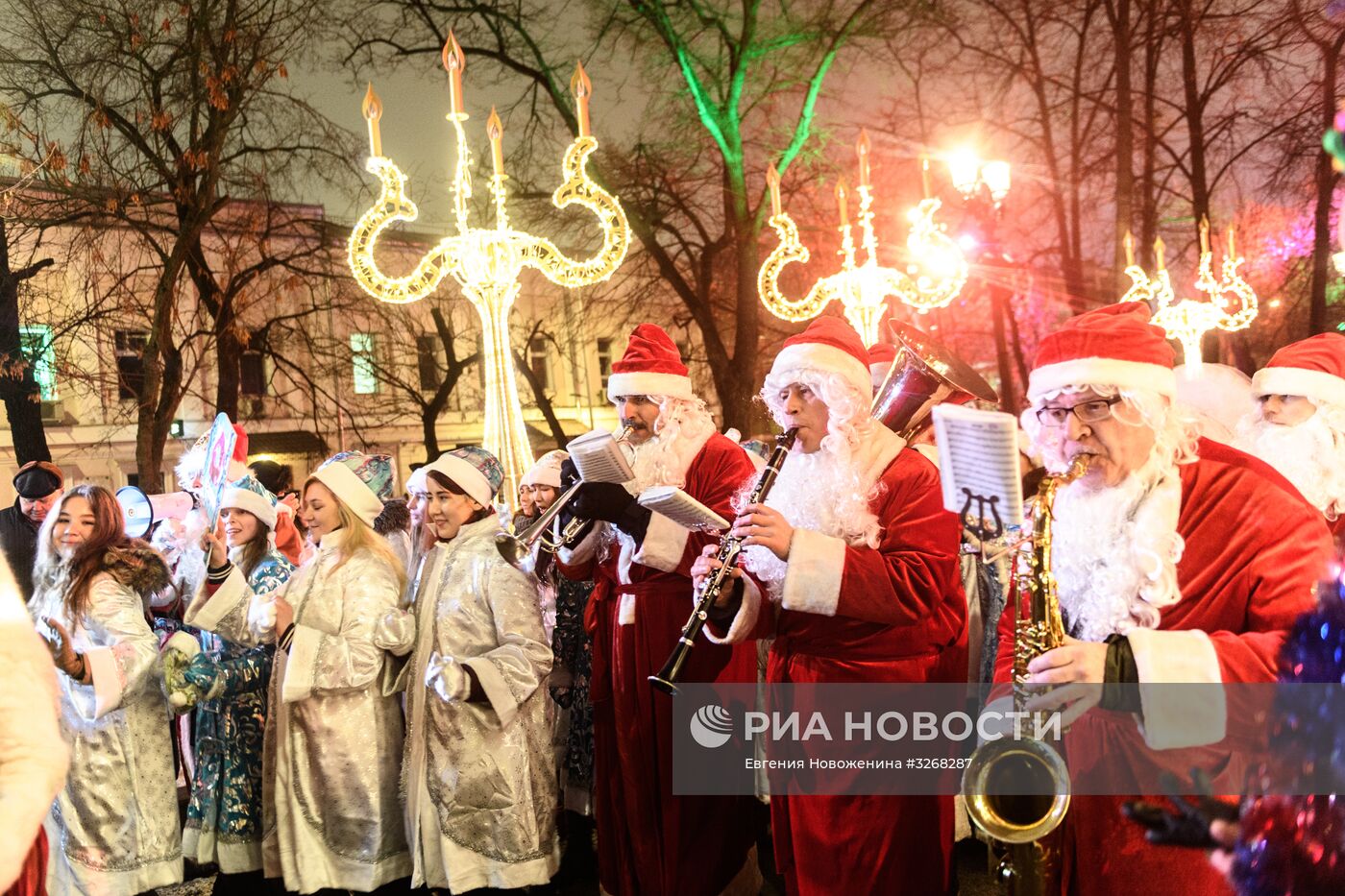 Парад Снегурочек