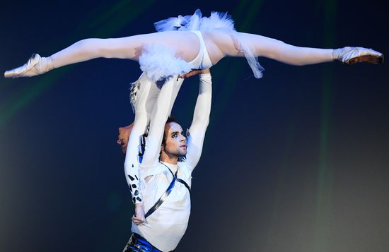 Новогоднее шоу Олимпийских чемпионов "За спорт! Город будущего"