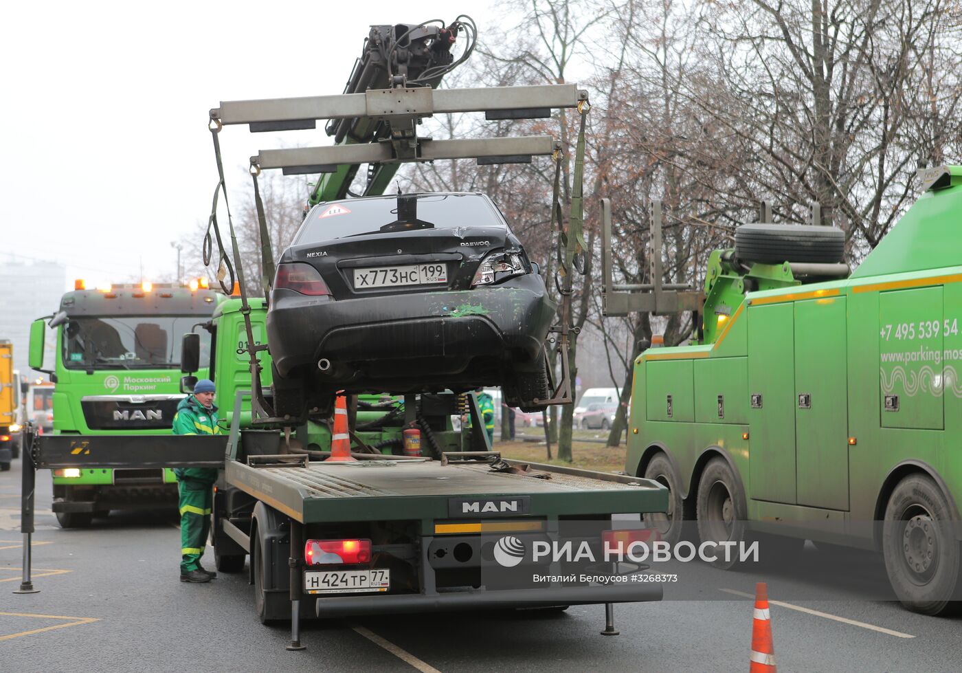 Автобус врезался в остановку на северо-западе Москвы